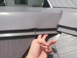 棟板金の釘の浮き